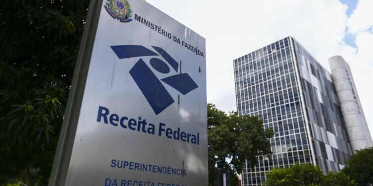 Arrecadação federal bate recorde e supera R$ 278 bilhões em abril