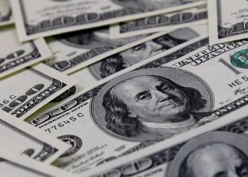 Bolsa cai 2,22%, e dólar volta a subir acima de R$ 5,06